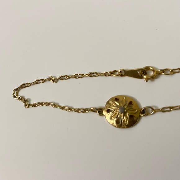 Vintage Gold Tone Chain Bracelet with Floral Medallion - Picture 3 of 12